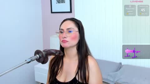 Snapshot of lauren_stone_ chatting on May 22, 7:19 pm lauren_stone_ online show from May 22, 7:19 pm