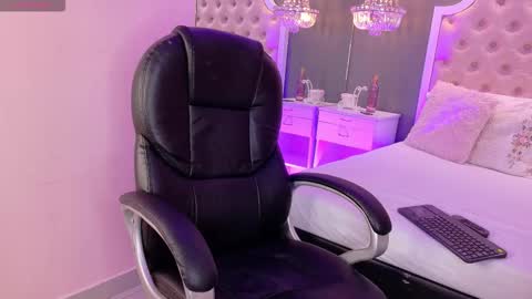 Lauren  online show from November 19, 2:22 am