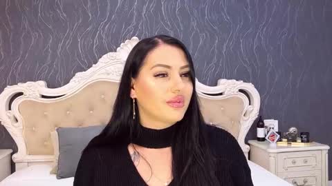 Laura online show from November 17, 3:29 pm