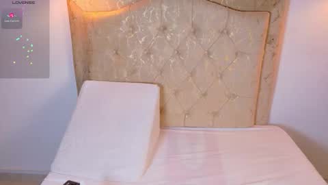 laurenn_smitth online show from March 9, 2:10 pm