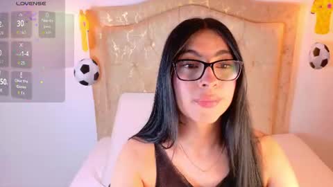 laurenn_smitth online show from June 13, 12:47 pm