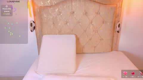 laurenn_smitth online show from June 15, 1:35 pm