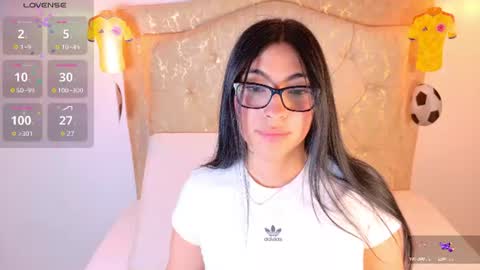 laurenn_smitth online show from June 18, 12:42 pm
