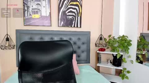 Snapshot of laurenrosee_ chatting on September 11, 2:39 pm Lauren  online show from September 11, 2:39 pm