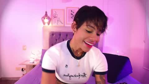 Lauren Saenz online show from June 5, 12:11 pm