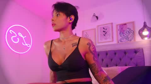 Lauren Saenz online show from June 12, 12:04 pm