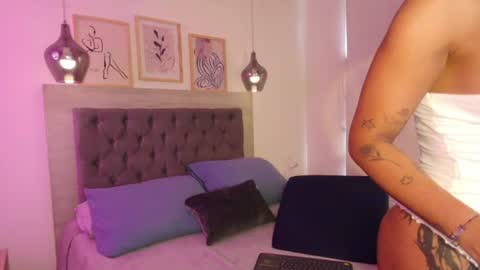 Lauren Saenz online show from July 31, 12:04 pm