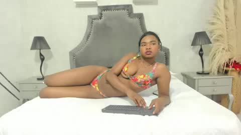 Snapshot of laurensnow1_ chatting on April 29, 5:30 pm Lauren online show from April 29, 5:30 pm