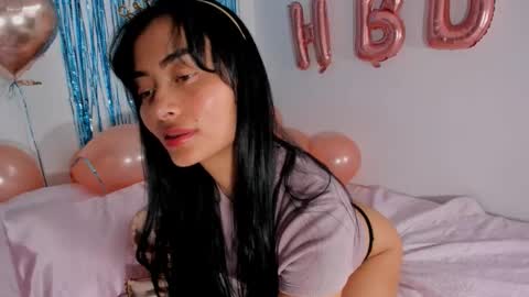 Snapshot of laurent_a chatting on December 2, 7:09 pm Lucie online show from December 2, 7:09 pm