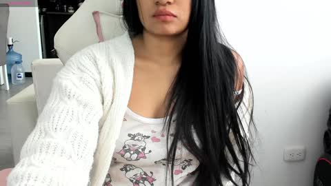Snapshot of laurent_jones chatting on December 3, 1:21 pm daniela angel     online show from December 3, 1:21 pm