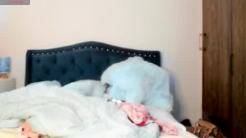 daniela angel     online show from June 9, 11:55 am
