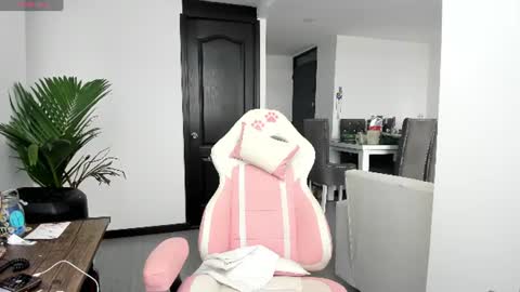 daniela angel     online show from July 7, 11:47 am
