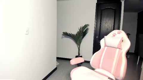 daniela angel     online show from July 18, 10:08 am