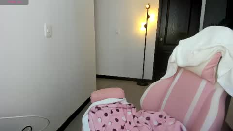 daniela angel     online show from July 31, 11:20 am