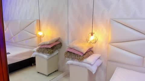 Snapshot of laurettedela_roux chatting on December 14, 9:58 am Laurent online show from December 14, 9:58 am