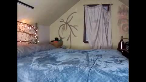 Lauren online show from March 7, 1:42 am