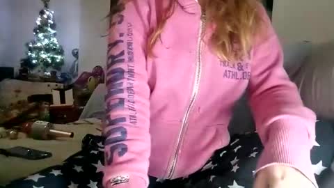 Snapshot of lauriehotxxx chatting on December 11, 5:15 pm lauriehotxxx online show from December 11, 5:15 pm