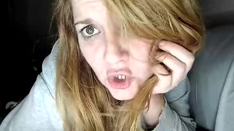 Snapshot of lauriehotxxx chatting on February 5, 9:40 pm lauriehotxxx online show from February 5, 9:40 pm