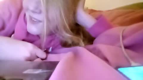 Snapshot of lauriehotxxx chatting on November 22, 5:45 pm lauriehotxxx online show from November 22, 5:45 pm