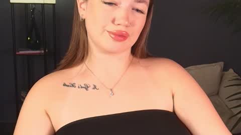 Snapshot of laurita_shy chatting on August 3, 2:43 am Diana online show from August 3, 2:43 am