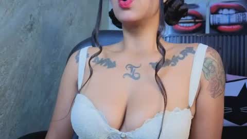 Snapshot of lauryn__brown chatting on July 9, 3:38 pm Lauryn online show from July 9, 3:38 pm