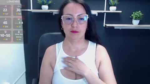 Snapshot of lauryn_jones chatting on July 24, 6:39 pm Laury online show from July 24, 6:39 pm