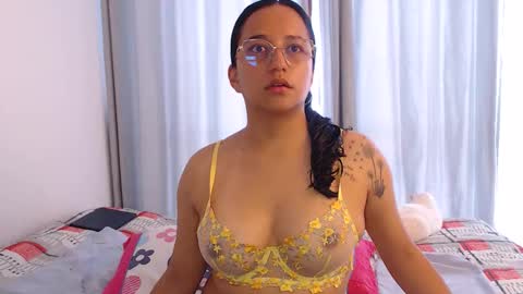 Laura online show from April 1, 7:22 pm