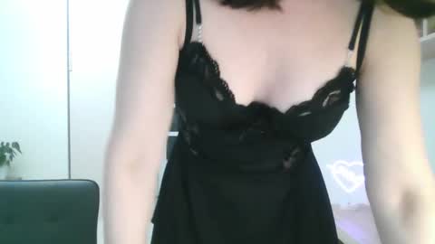 Snapshot of lavender_victoria chatting on December 28, 6:40 pm Diana online show from December 28, 6:40 pm