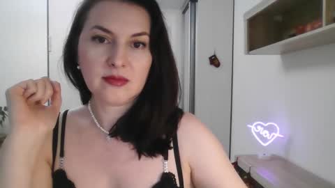 Snapshot of lavender_victoria chatting on December 28, 9:40 pm Diana online show from December 28, 9:40 pm