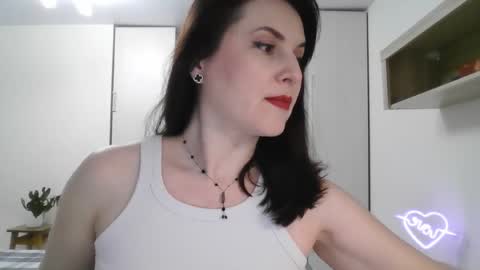 Snapshot of lavender_victoria chatting on February 17, 6:37 pm Diana online show from February 17, 6:37 pm