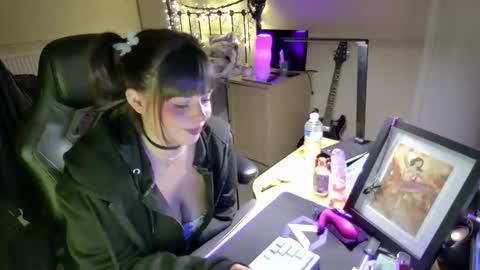 Lavenderrzz online show from January 16, 3:27 pm