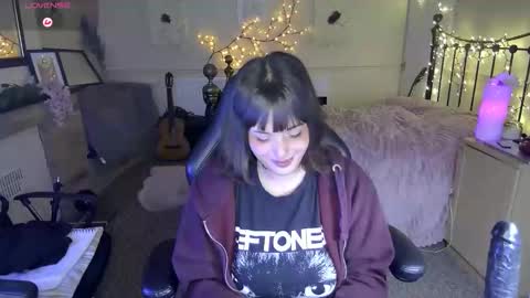 Lavenderrzz online show from March 8, 3:49 pm