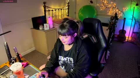 Snapshot of lavenderrzz19 chatting on May 24, 8:58 pm Lavenderrzz online show from May 24, 8:58 pm