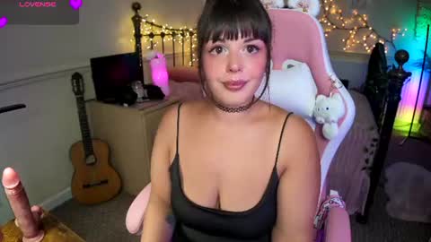 Snapshot of lavenderrzz19 chatting on August 1, 8:30 pm Lavenderrzz online show from August 1, 8:30 pm