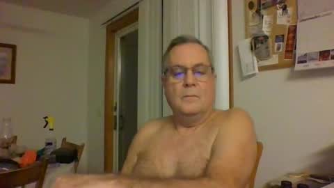 Snapshot of lawnboy62 chatting on December 5, 2:42 am lawnboy62 online show from December 5, 2:42 am