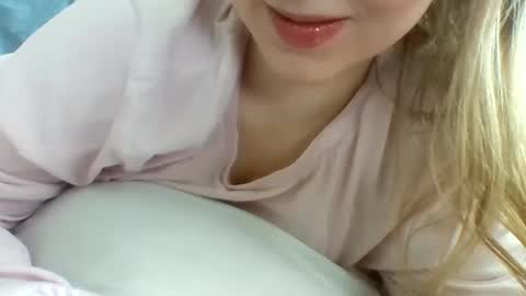 Snapshot of layannalea chatting on February 27, 10:42 pm layannalea online show from February 27, 10:42 pm