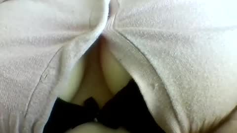 layannalea online show from July 19, 1:31 am