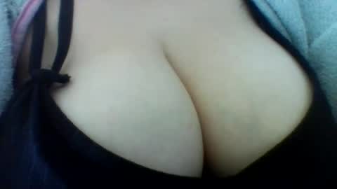 layannalea online show from August 2, 7:45 pm