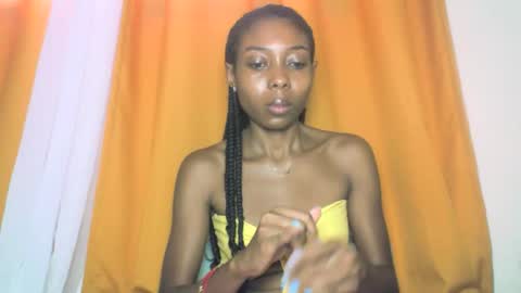 layannek online show from November 19, 3:39 am