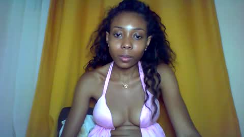 layannek online show from November 28, 7:05 pm