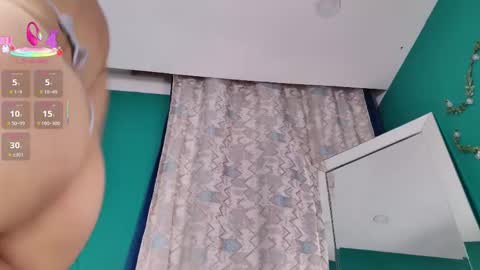 Snapshot of layla_17 chatting on September 28, 1:11 am layla_17 online show from September 28, 1:11 am