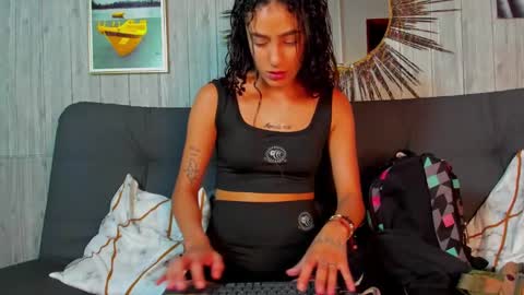 Snapshot of layla_707 chatting on December 8, 12:40 am Layla online show from December 8, 12:40 am