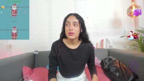 Snapshot of layla_707 chatting on December 29, 1:24 am Layla online show from December 29, 1:24 am