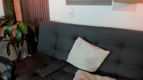 Snapshot of layla_707 chatting on November 28, 1:30 am Layla online show from November 28, 1:30 am