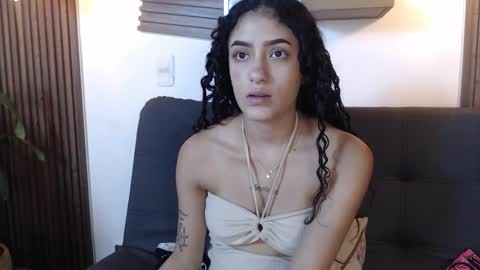 Layla online show from December 16, 9:09 pm