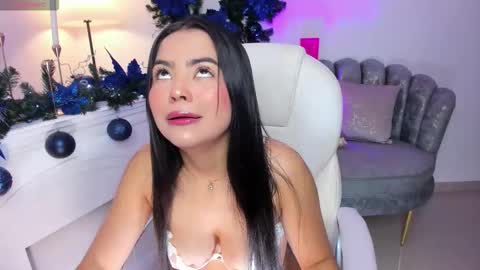 Layla Breezee online show from December 20, 12:45 pm