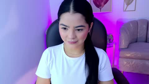 Layla Breezee online show from April 26, 11:30 am