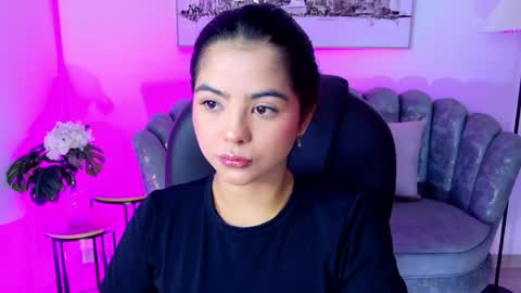 Snapshot of layla_breezee_ chatting on May 10, 11:26 am Layla Breezee online show from May 10, 11:26 am