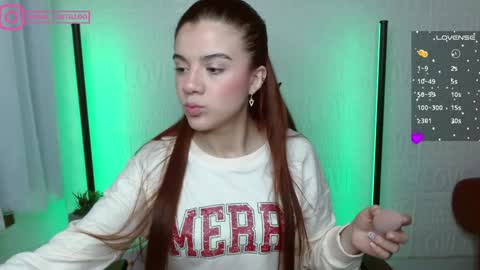 Snapshot of layla_castilloo chatting on December 7, 1:07 pm Layla online show from December 7, 1:07 pm