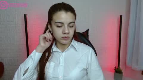 Snapshot of layla_castilloo chatting on December 18, 2:06 pm Layla online show from December 18, 2:06 pm